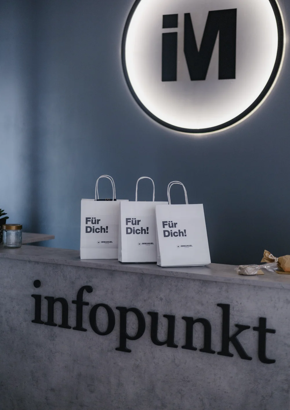 Willkommenstaschen am Immanuel-Infopunkt