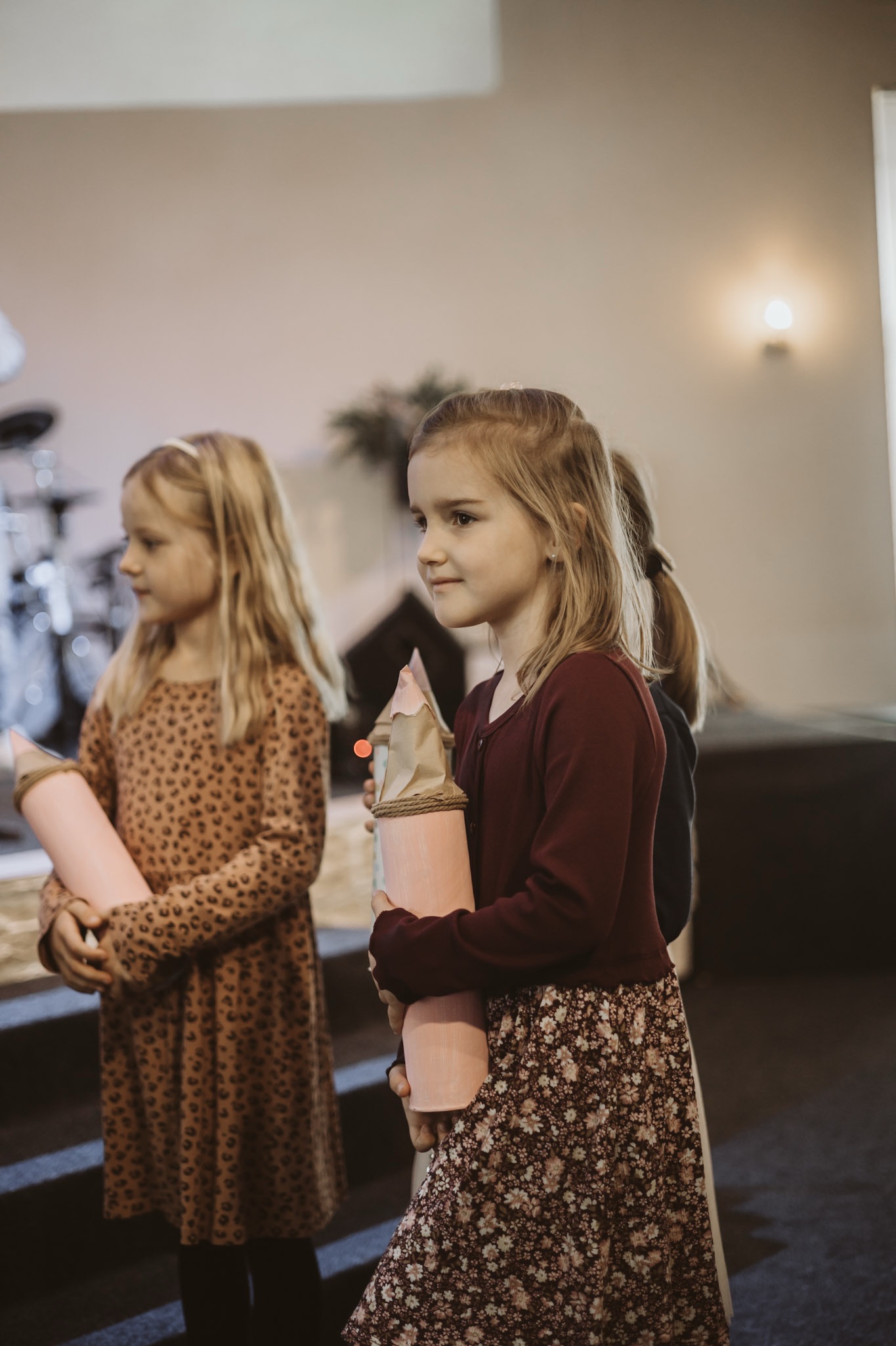 Kinder mit ihren Schultüten